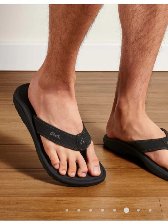 OluKai \'Ohana Men\'s Black Flip-Flop Sandals main image 5